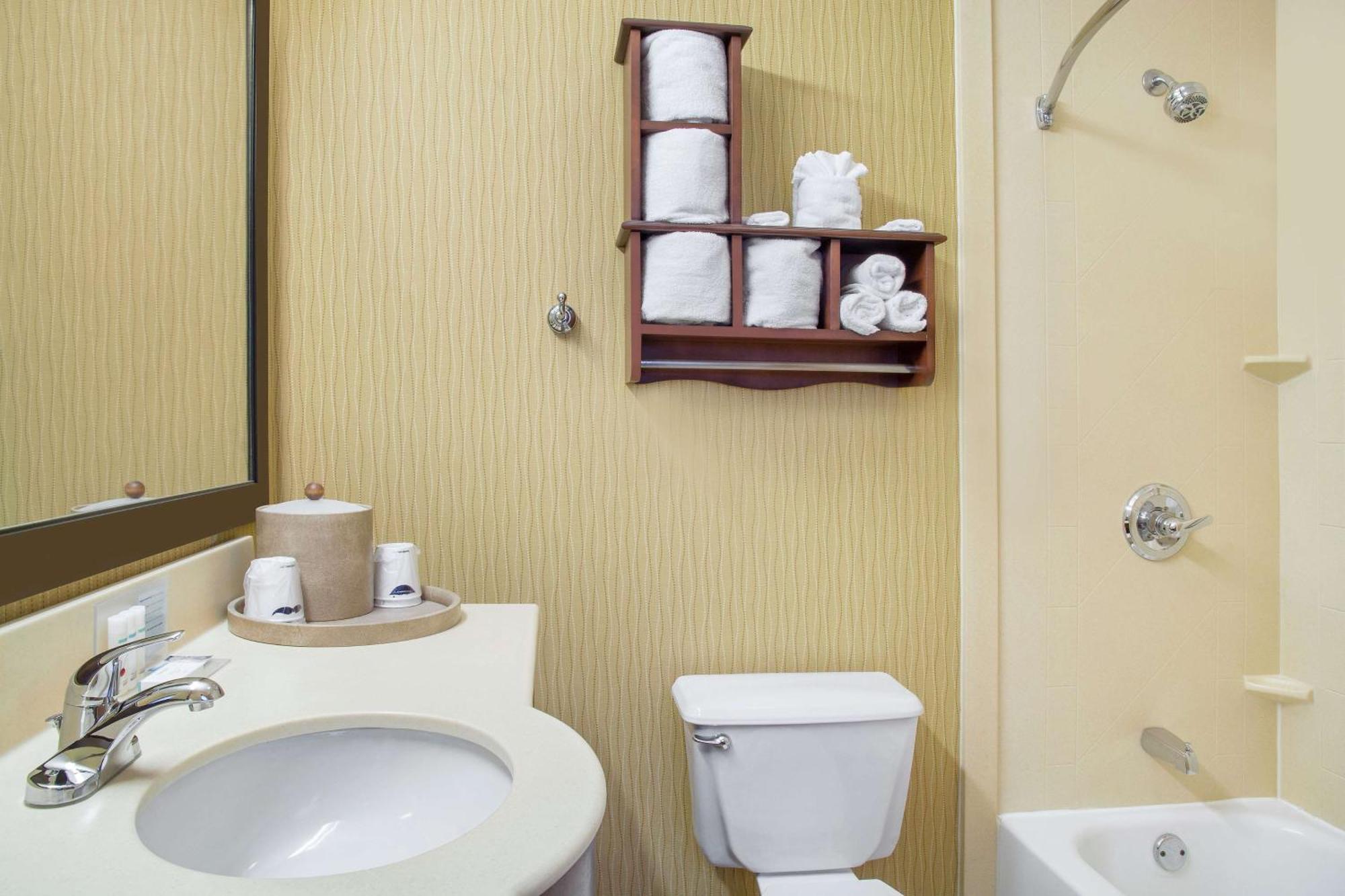 Hampton Inn Меррилвилл Экстерьер фото