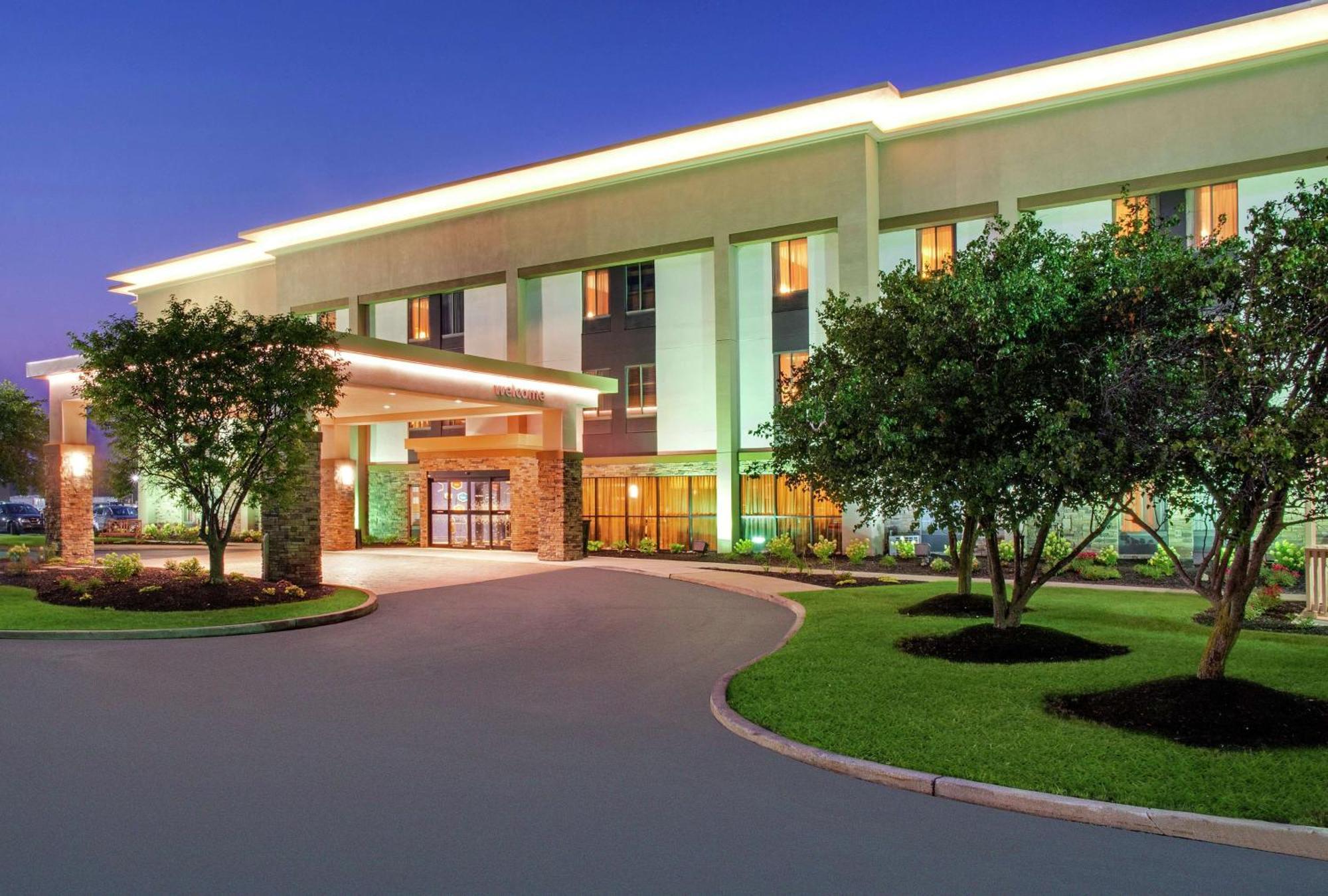 Hampton Inn Меррилвилл Экстерьер фото