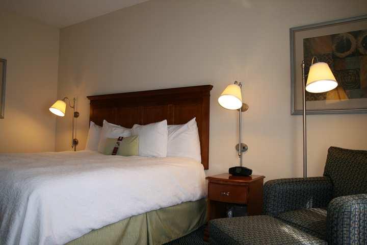 Hampton Inn Меррилвилл Номер фото