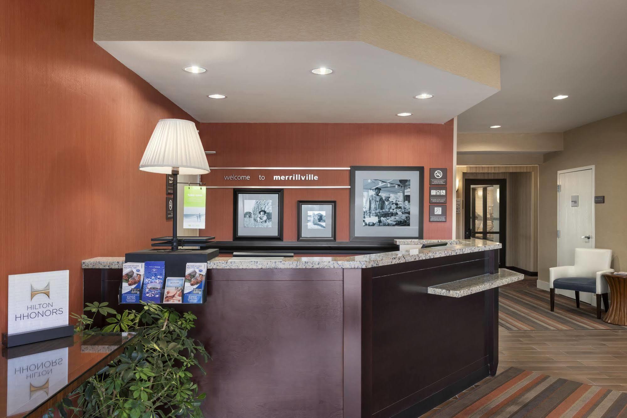 Hampton Inn Меррилвилл Экстерьер фото