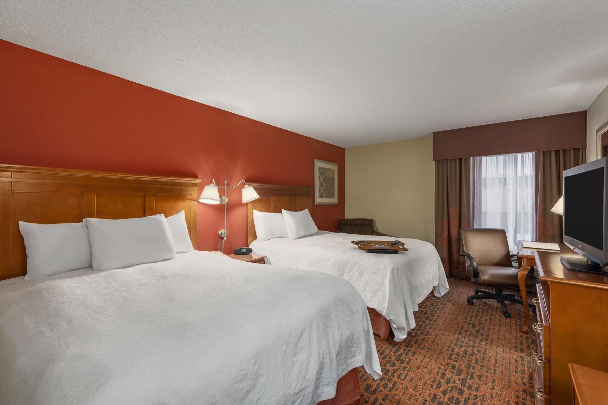 Hampton Inn Меррилвилл Номер фото