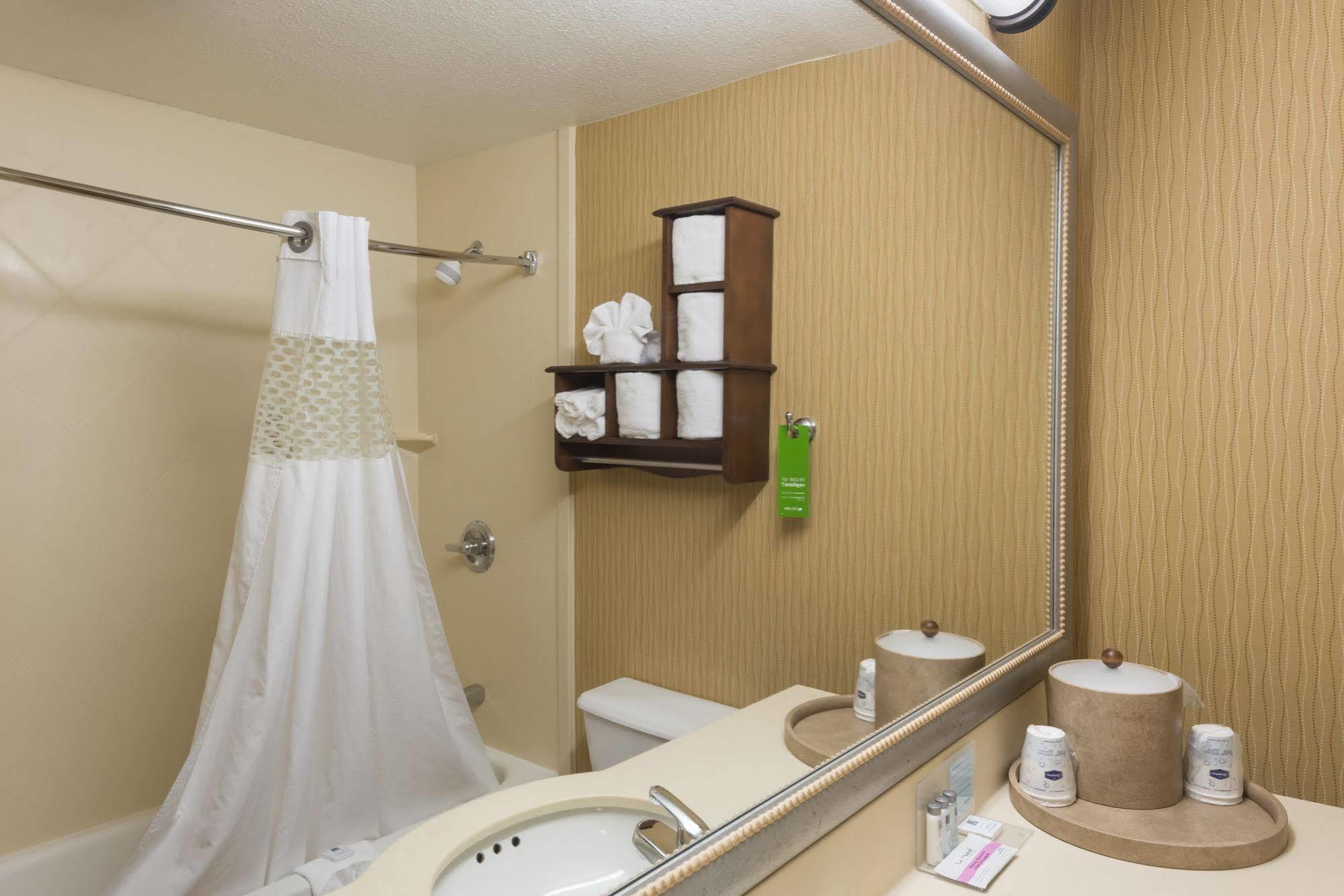 Hampton Inn Меррилвилл Номер фото